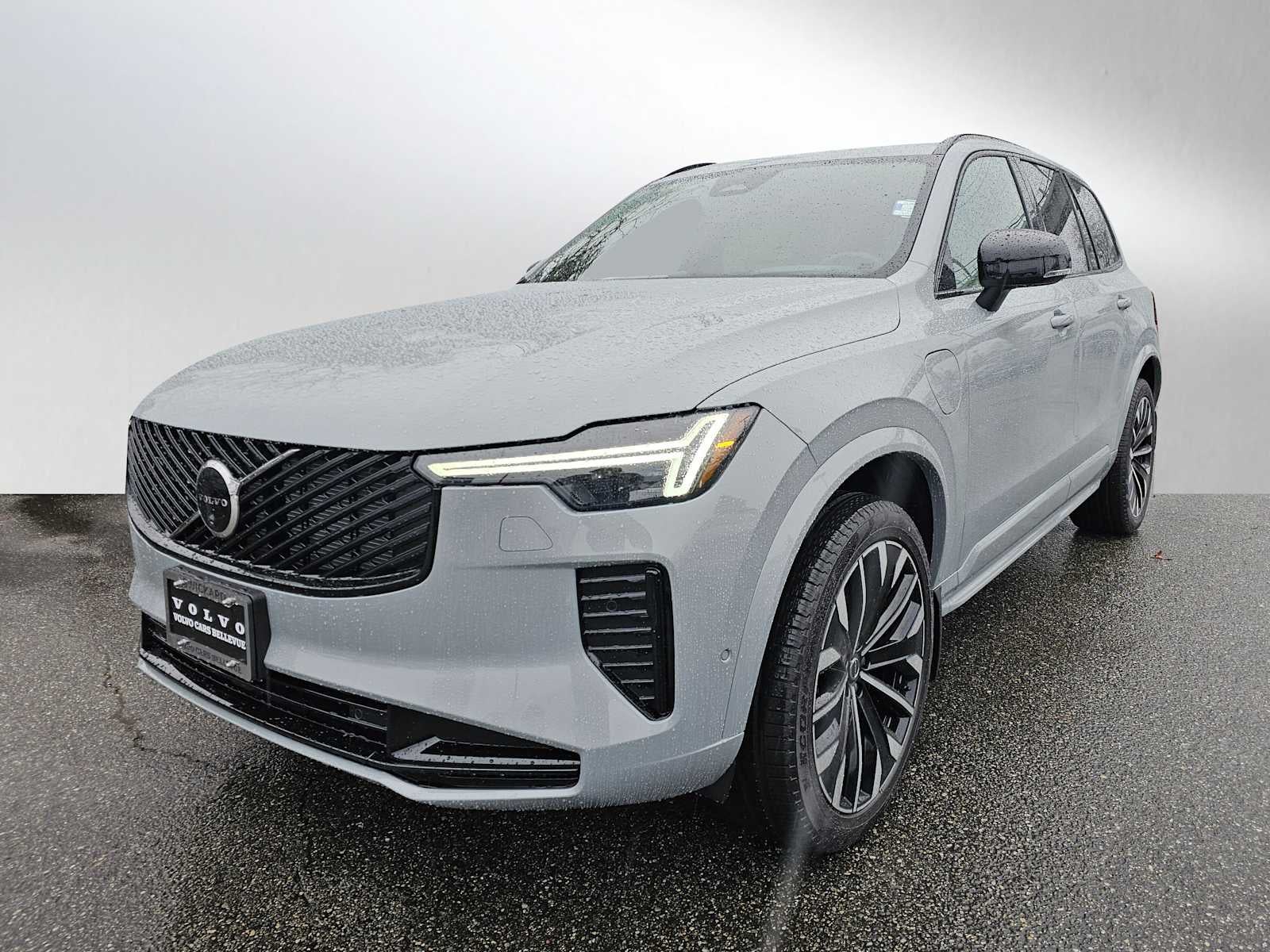 2026 Volvo XC90 Plug-In Hybrid Ultra Dark Theme
