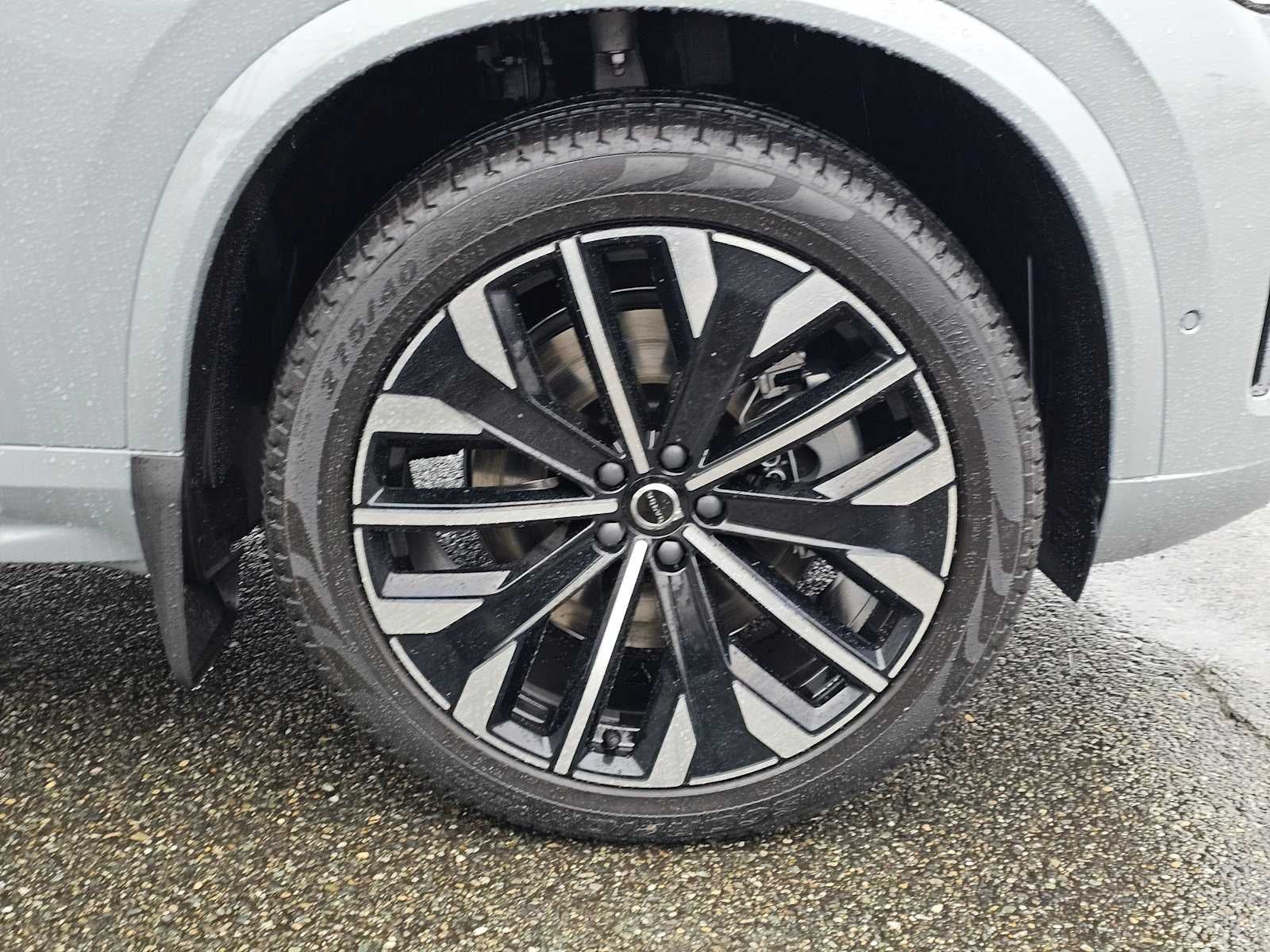2026 Volvo XC90 Plug-In Hybrid Ultra Dark Theme