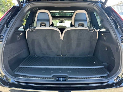2026 Volvo XC90 Plug-In Hybrid Ultra Dark Theme