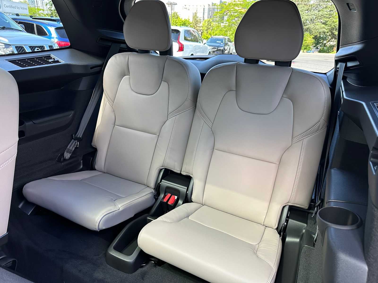 2026 Volvo XC90 Plug-In Hybrid Ultra Dark Theme