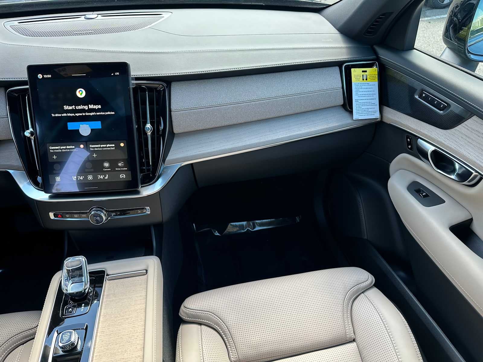 2026 Volvo XC90 Plug-In Hybrid Ultra Dark Theme