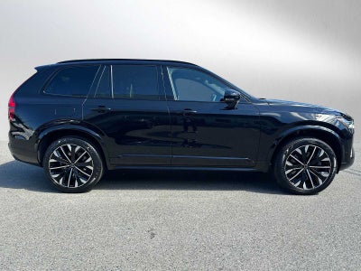 2026 Volvo XC90 Plug-In Hybrid Ultra Dark Theme