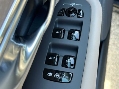 2026 Volvo XC90 Plug-In Hybrid Ultra Dark Theme