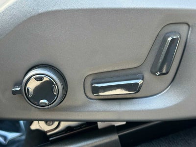 2026 Volvo XC90 Plug-In Hybrid Ultra Dark Theme