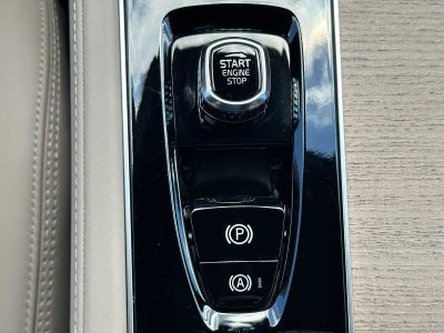 2026 Volvo XC90 Plug-In Hybrid Ultra Dark Theme