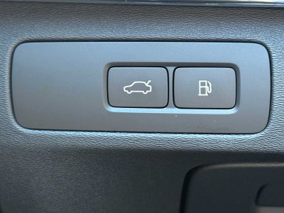2026 Volvo XC90 Plug-In Hybrid Ultra Dark Theme