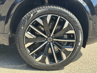 2026 Volvo XC90 Plug-In Hybrid Ultra Dark Theme