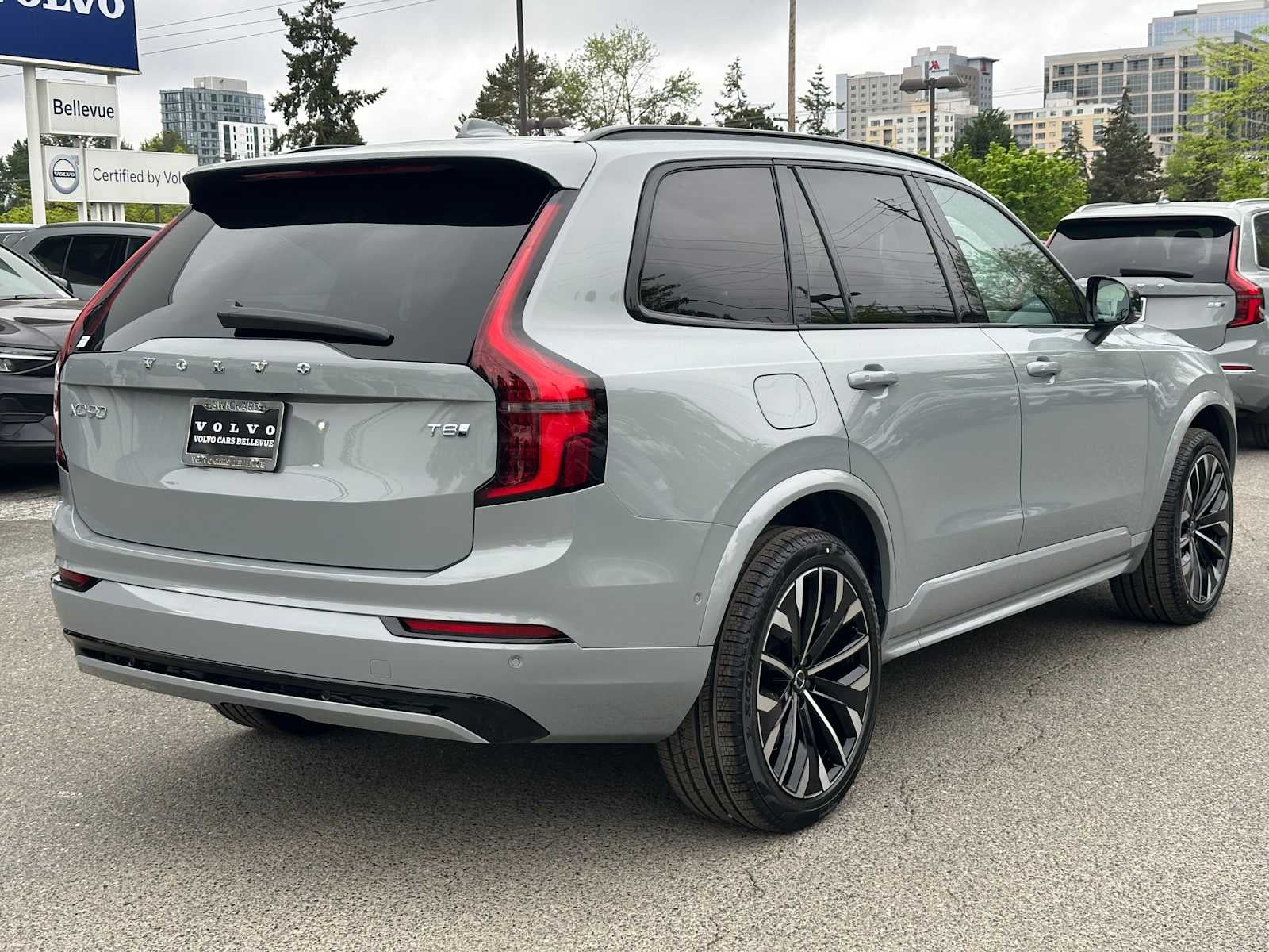 2026 Volvo XC90 Plug-In Hybrid Ultra Dark Theme
