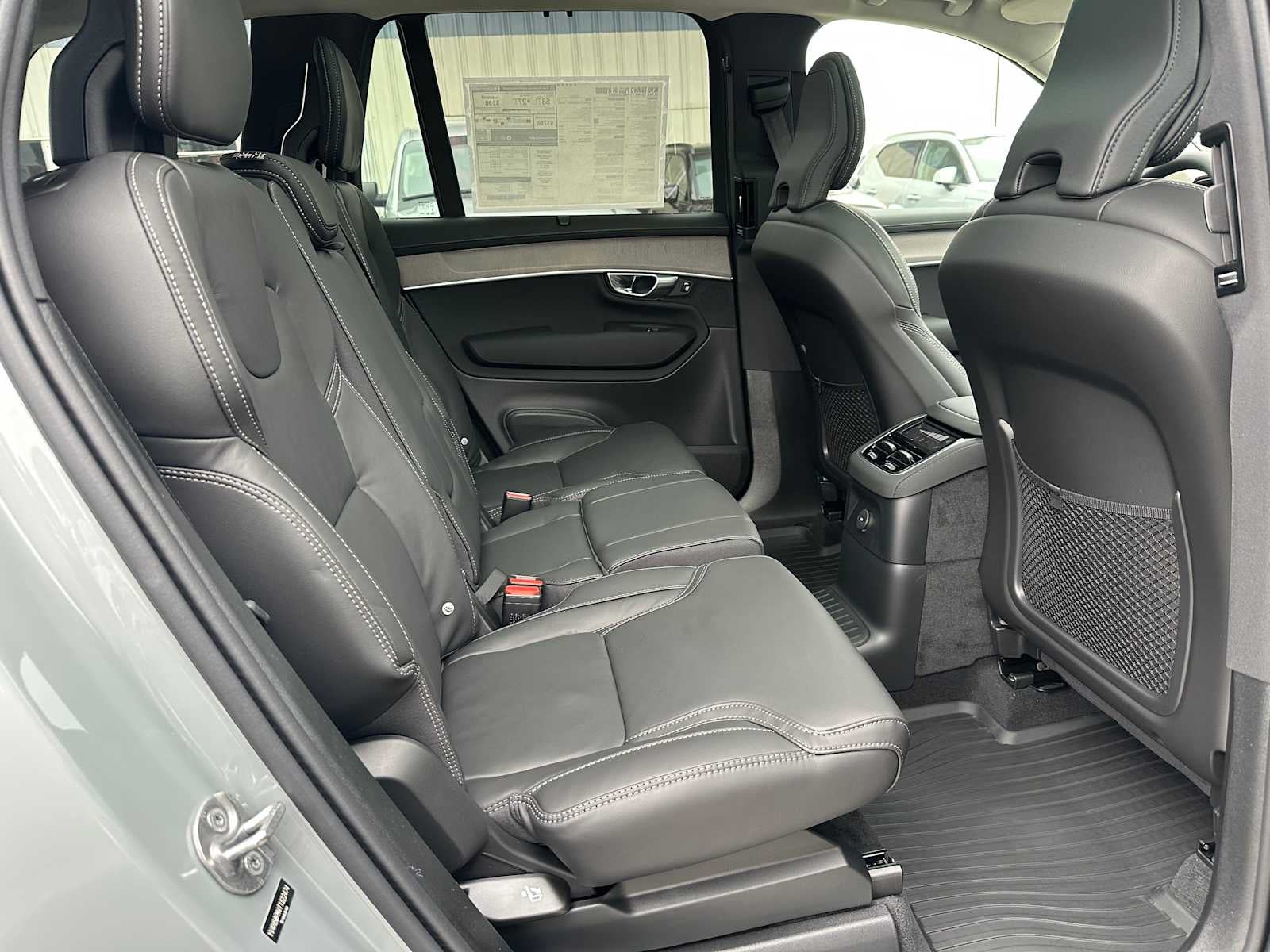 2026 Volvo XC90 Plug-In Hybrid Ultra Dark Theme