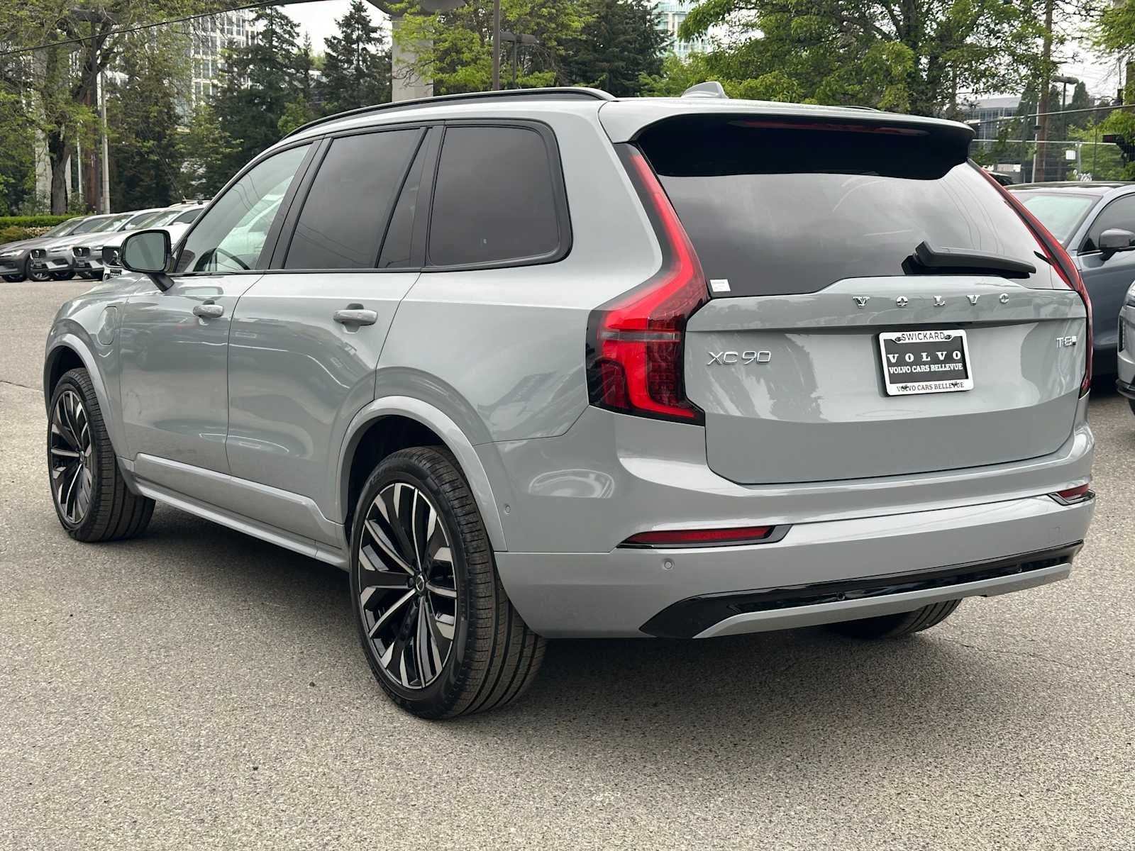 2026 Volvo XC90 Plug-In Hybrid Ultra Dark Theme