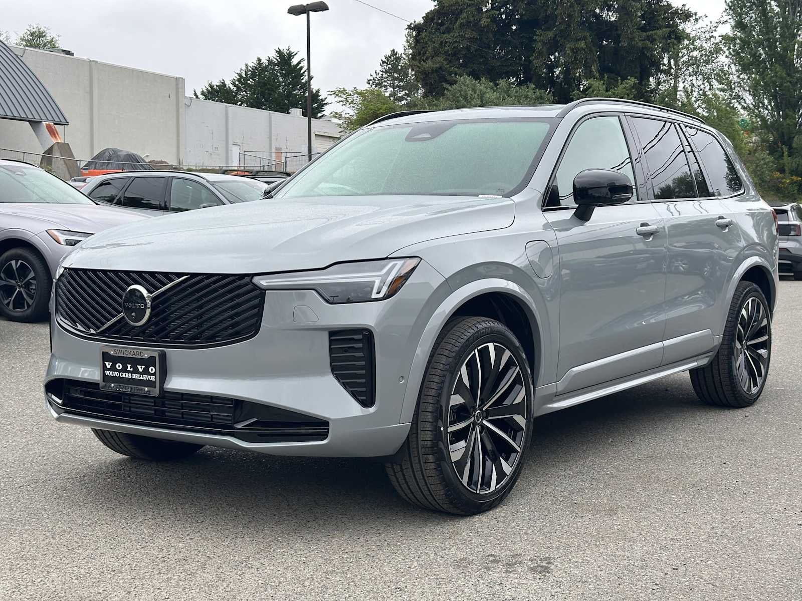 2026 Volvo XC90 Plug-In Hybrid Ultra Dark Theme