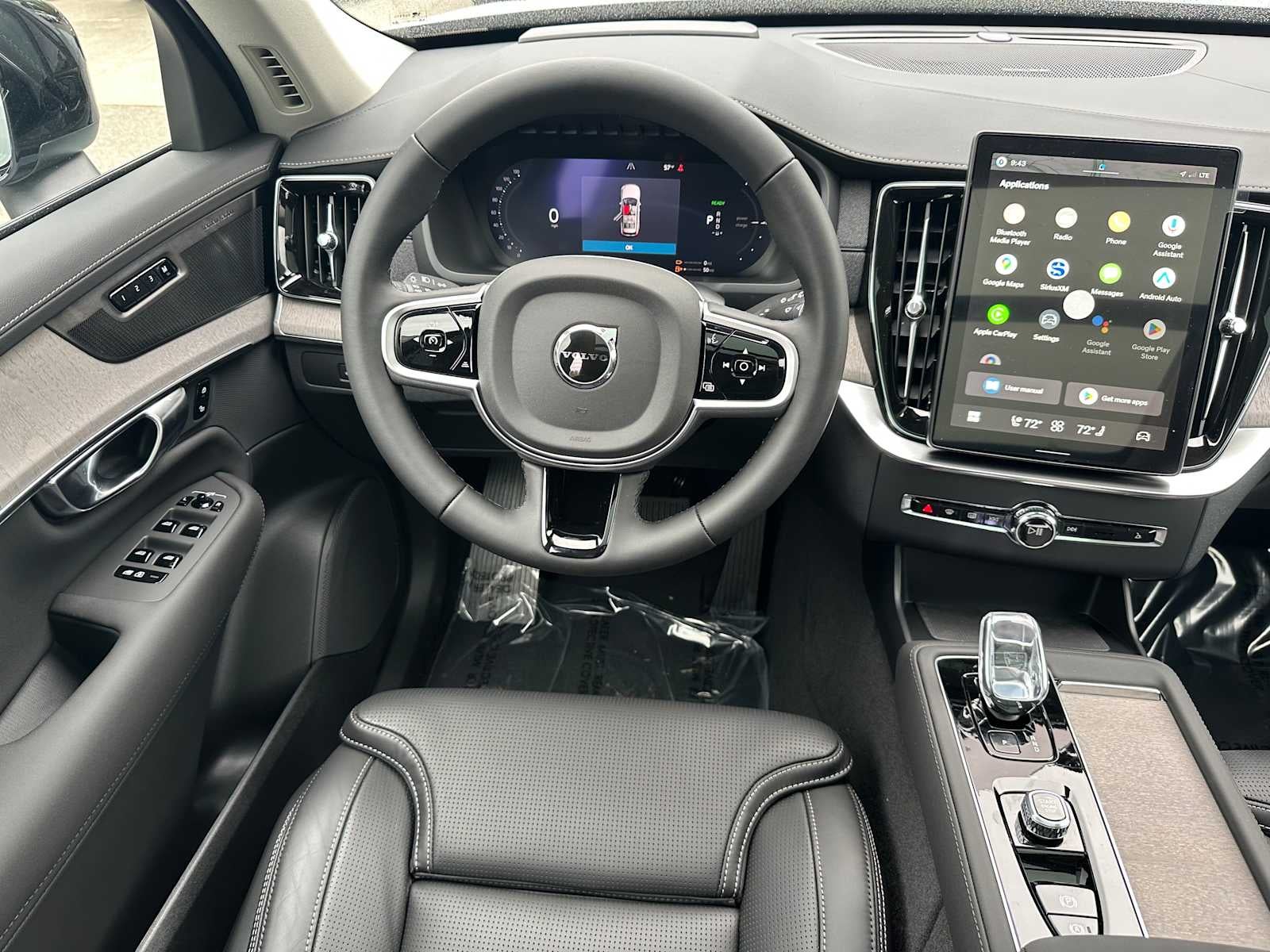 2026 Volvo XC90 Plug-In Hybrid Ultra Dark Theme