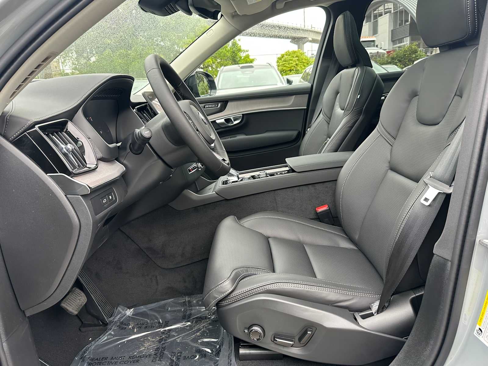 2026 Volvo XC90 Plug-In Hybrid Ultra Dark Theme