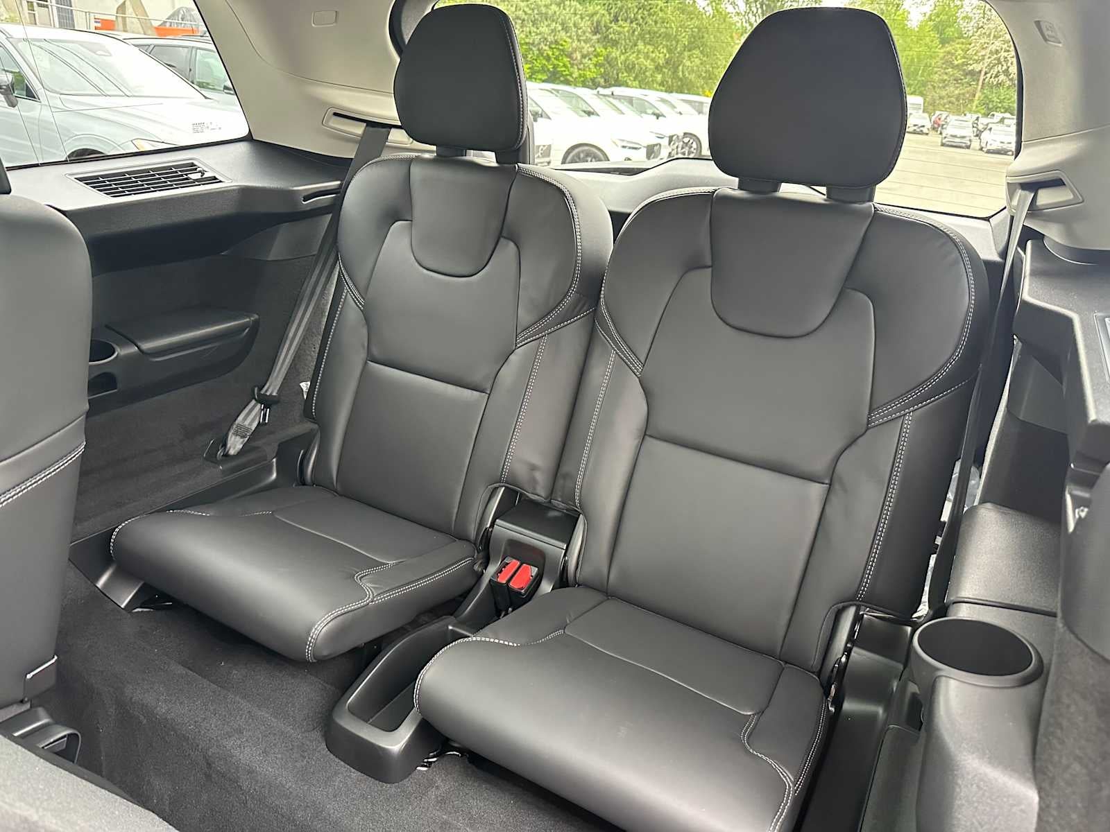 2026 Volvo XC90 Plug-In Hybrid Ultra Dark Theme