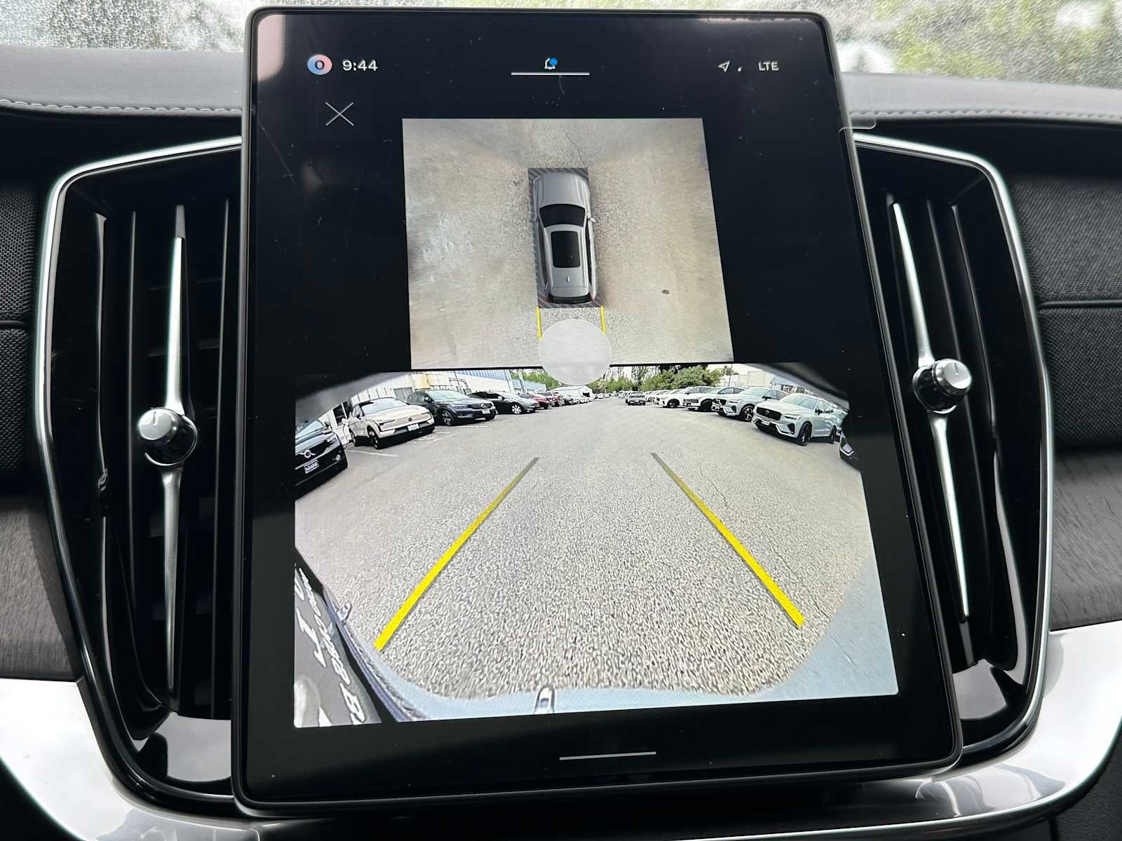 2026 Volvo XC90 Plug-In Hybrid Ultra Dark Theme
