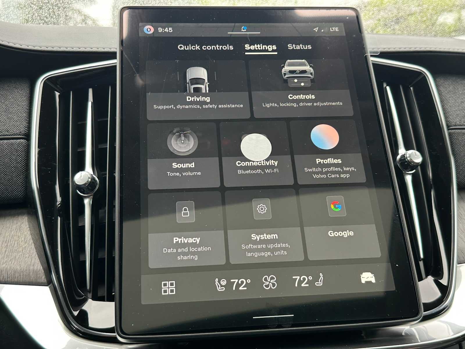 2026 Volvo XC90 Plug-In Hybrid Ultra Dark Theme