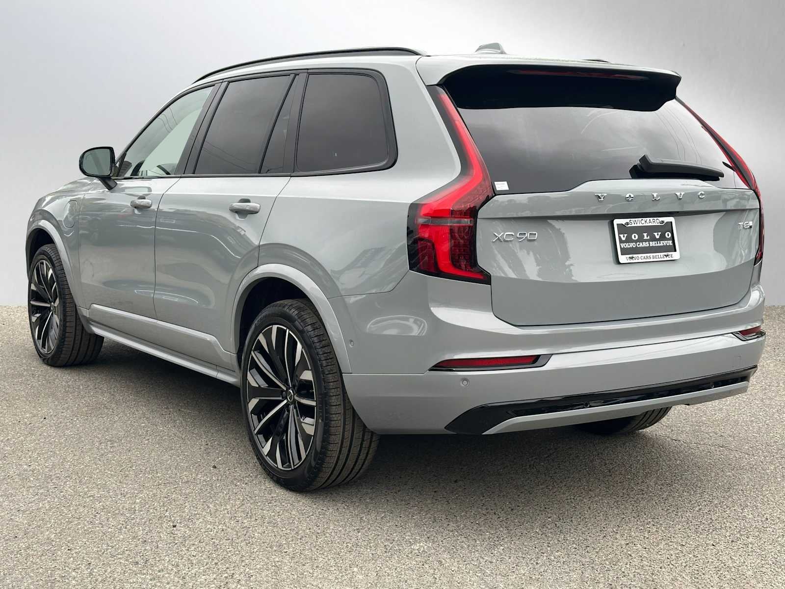 2026 Volvo XC90 Plug-In Hybrid Ultra Dark Theme