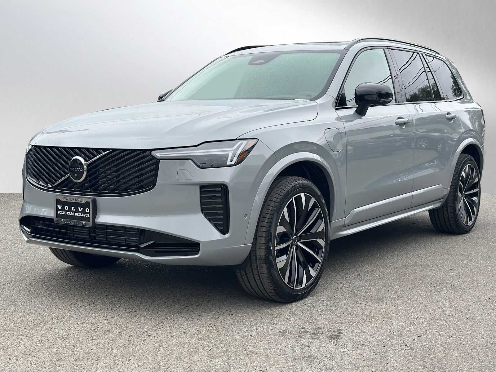 2026 Volvo XC90 Plug-In Hybrid Ultra Dark Theme