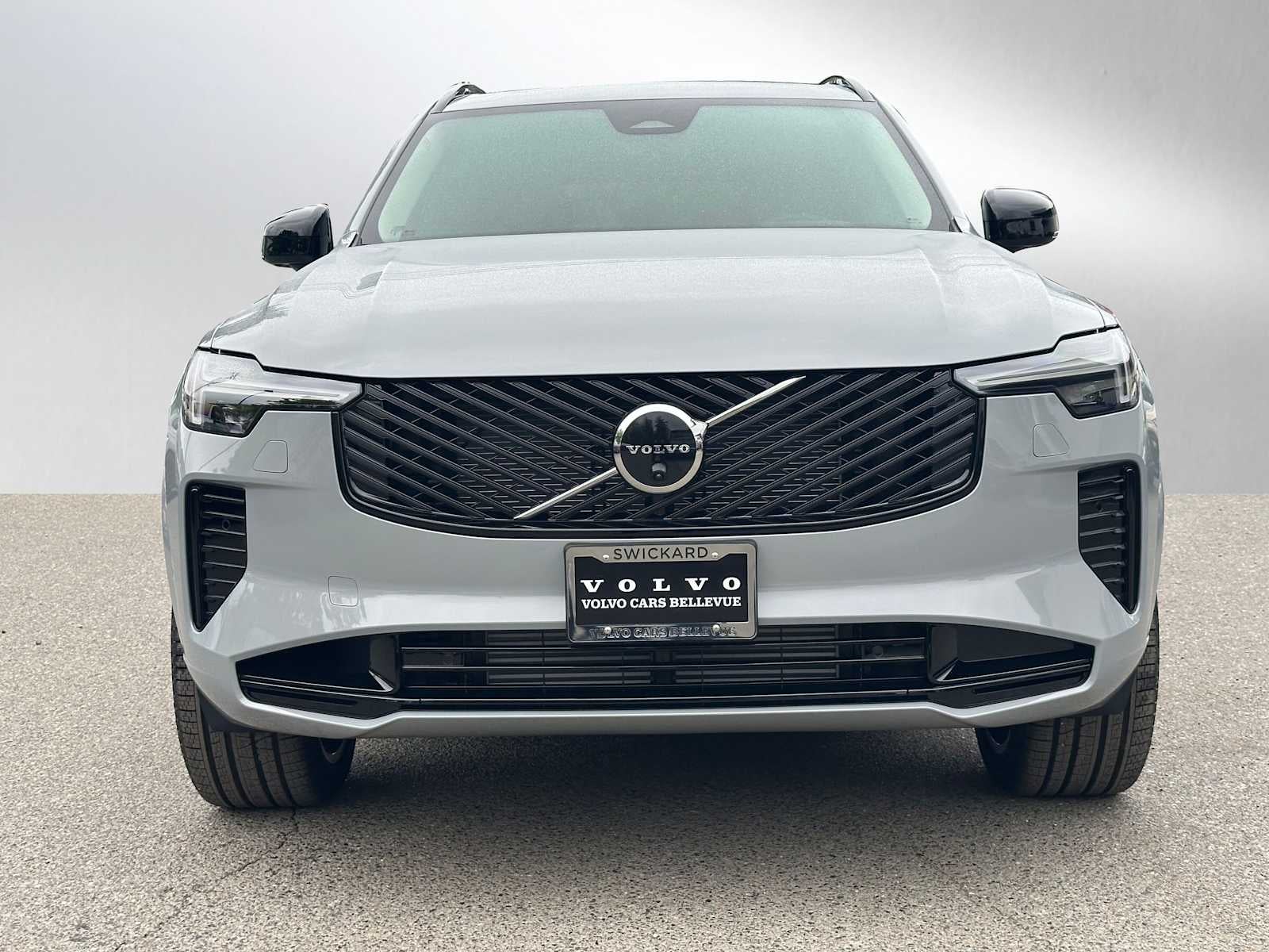 2026 Volvo XC90 Plug-In Hybrid Ultra Dark Theme