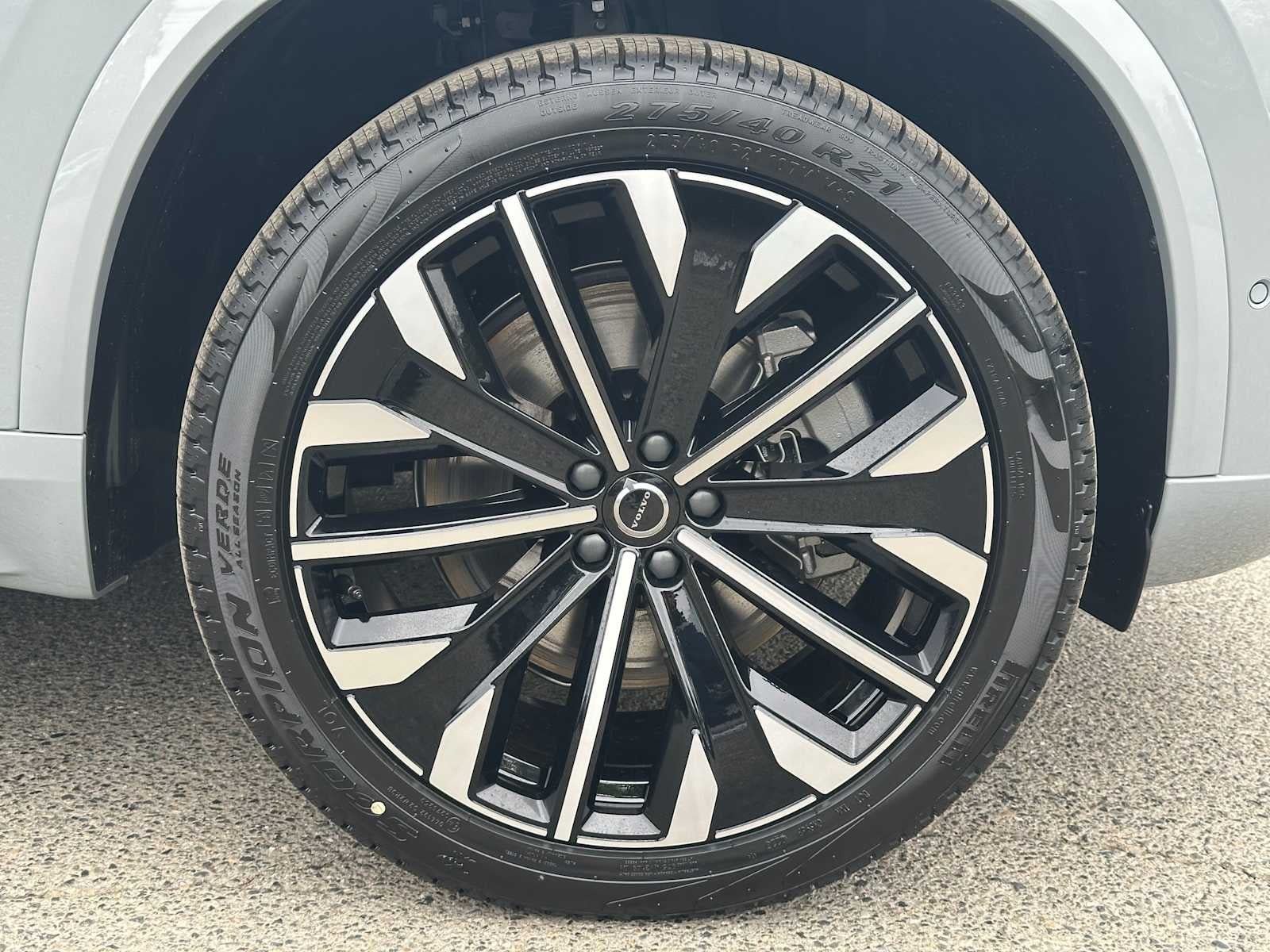 2026 Volvo XC90 Plug-In Hybrid Ultra Dark Theme
