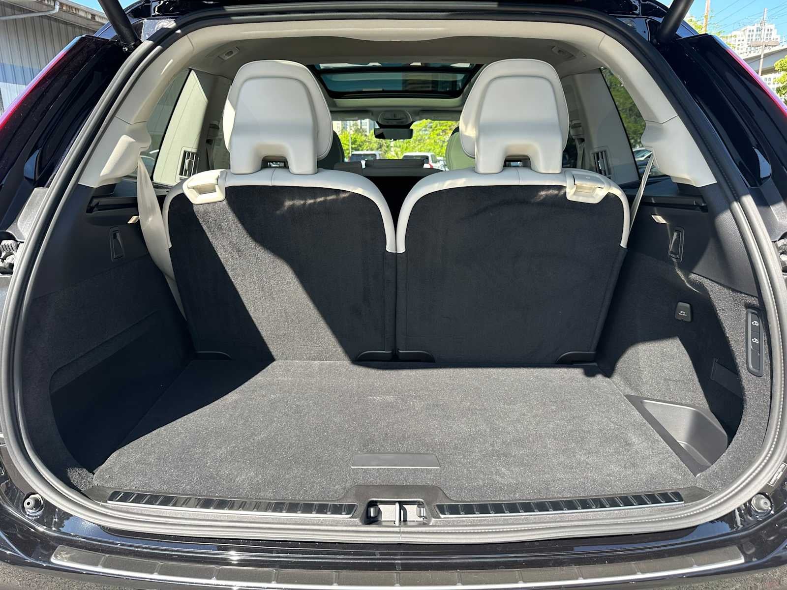 2026 Volvo XC90 Plug-In Hybrid Ultra Dark Theme