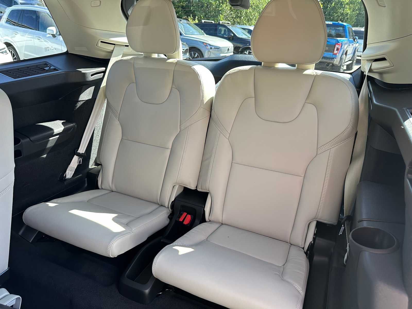 2026 Volvo XC90 Plug-In Hybrid Ultra Dark Theme