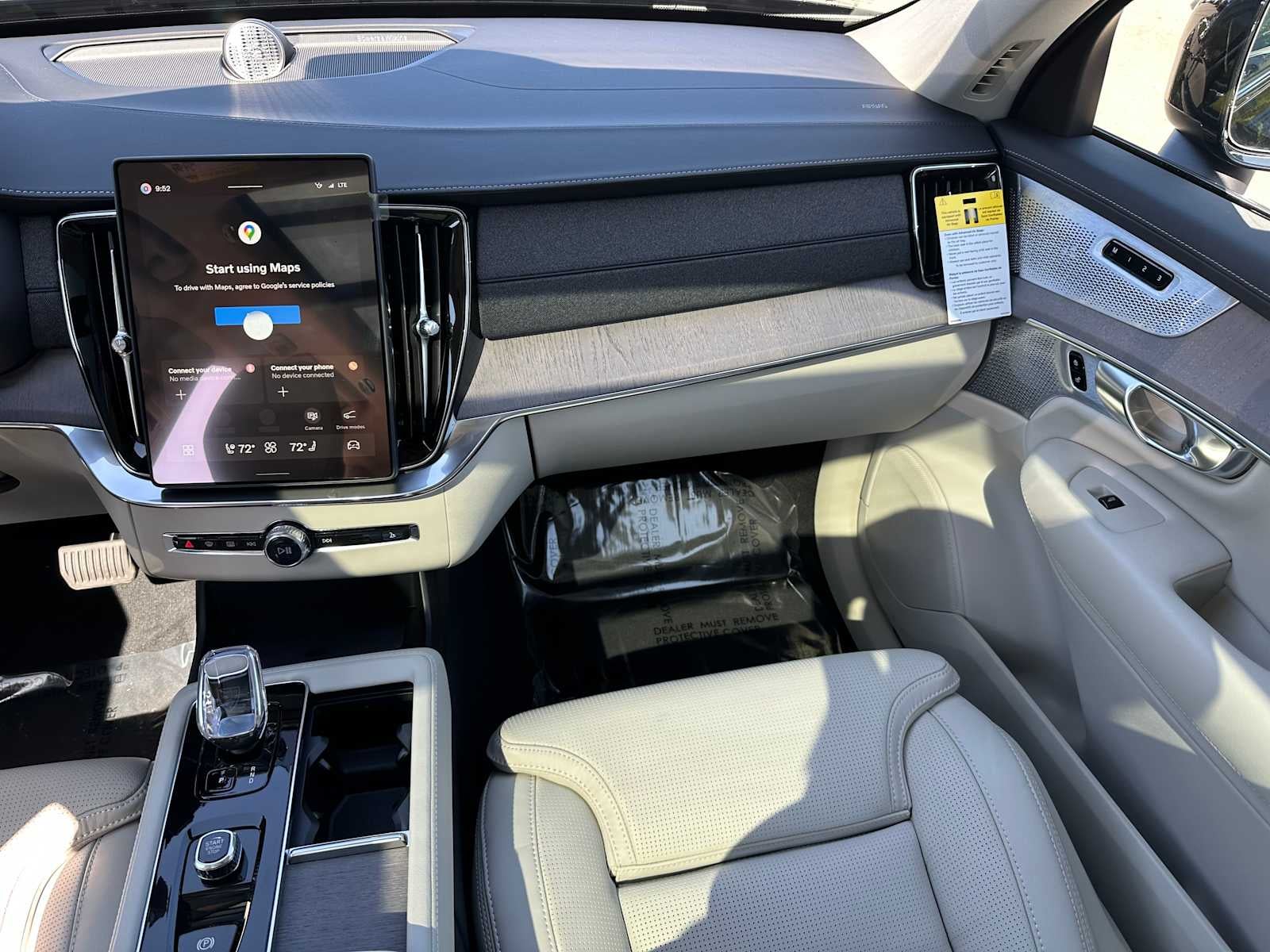 2026 Volvo XC90 Plug-In Hybrid Ultra Dark Theme