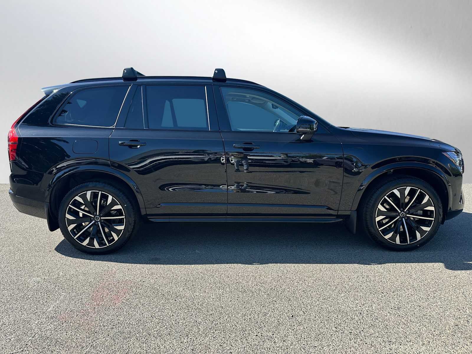 2026 Volvo XC90 Plug-In Hybrid Ultra Dark Theme