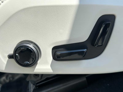 2026 Volvo XC90 Plug-In Hybrid Ultra Dark Theme