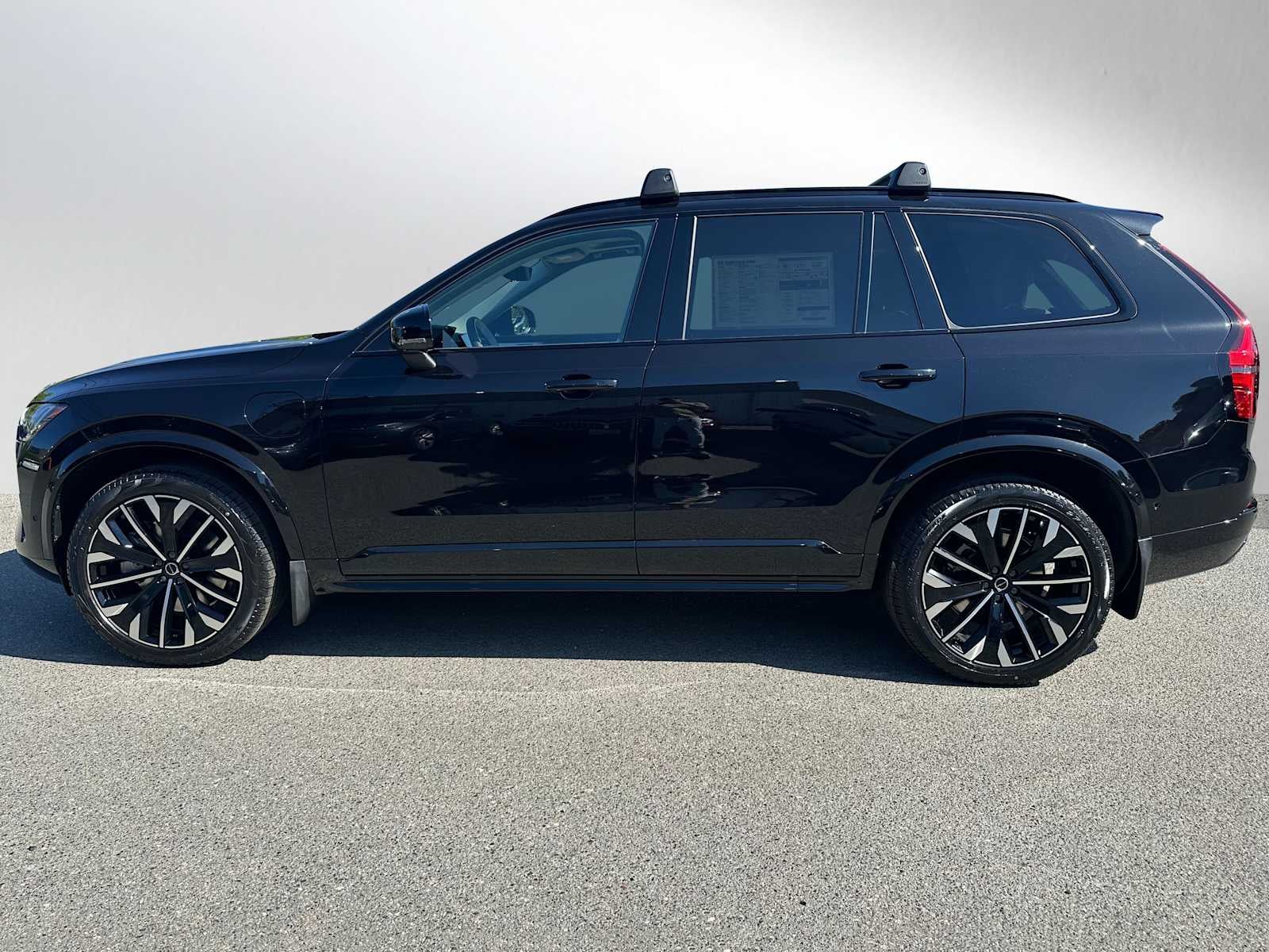 2026 Volvo XC90 Plug-In Hybrid Ultra Dark Theme