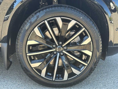 2026 Volvo XC90 Plug-In Hybrid Ultra Dark Theme