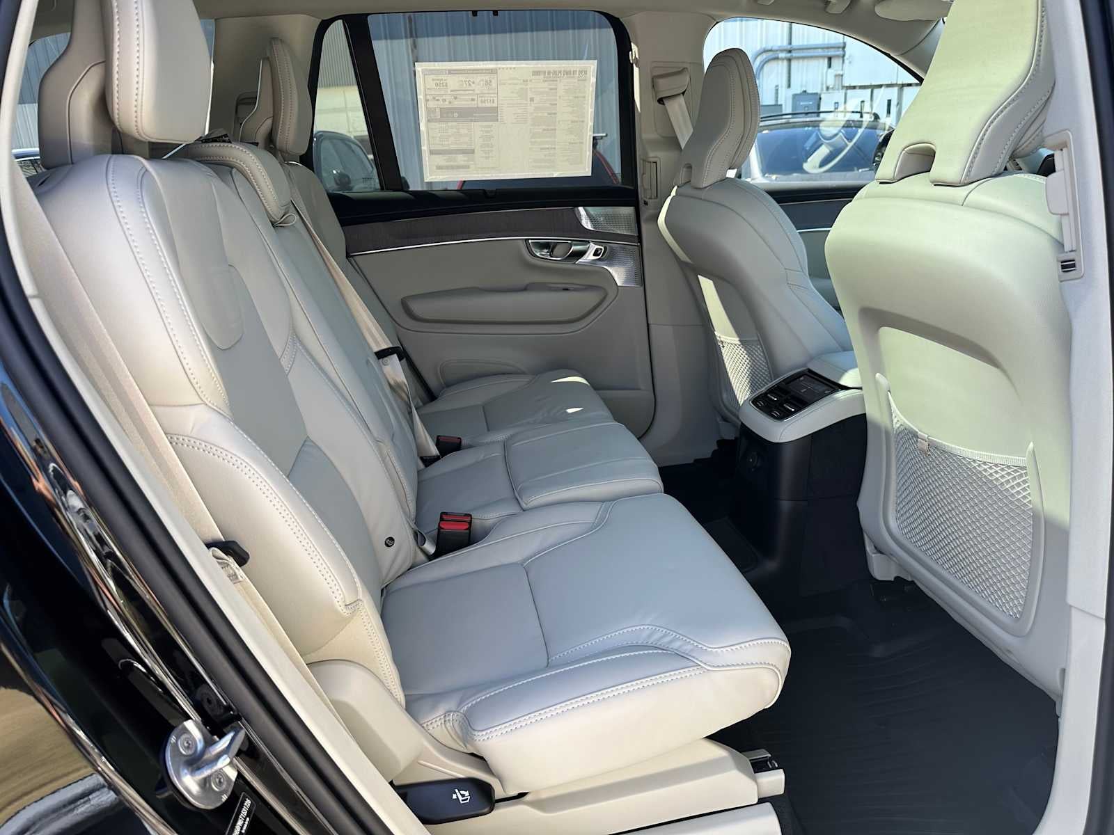 2026 Volvo XC90 Plug-In Hybrid Ultra Dark Theme