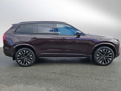 2026 Volvo XC90 Plug-In Hybrid Ultra Dark Theme
