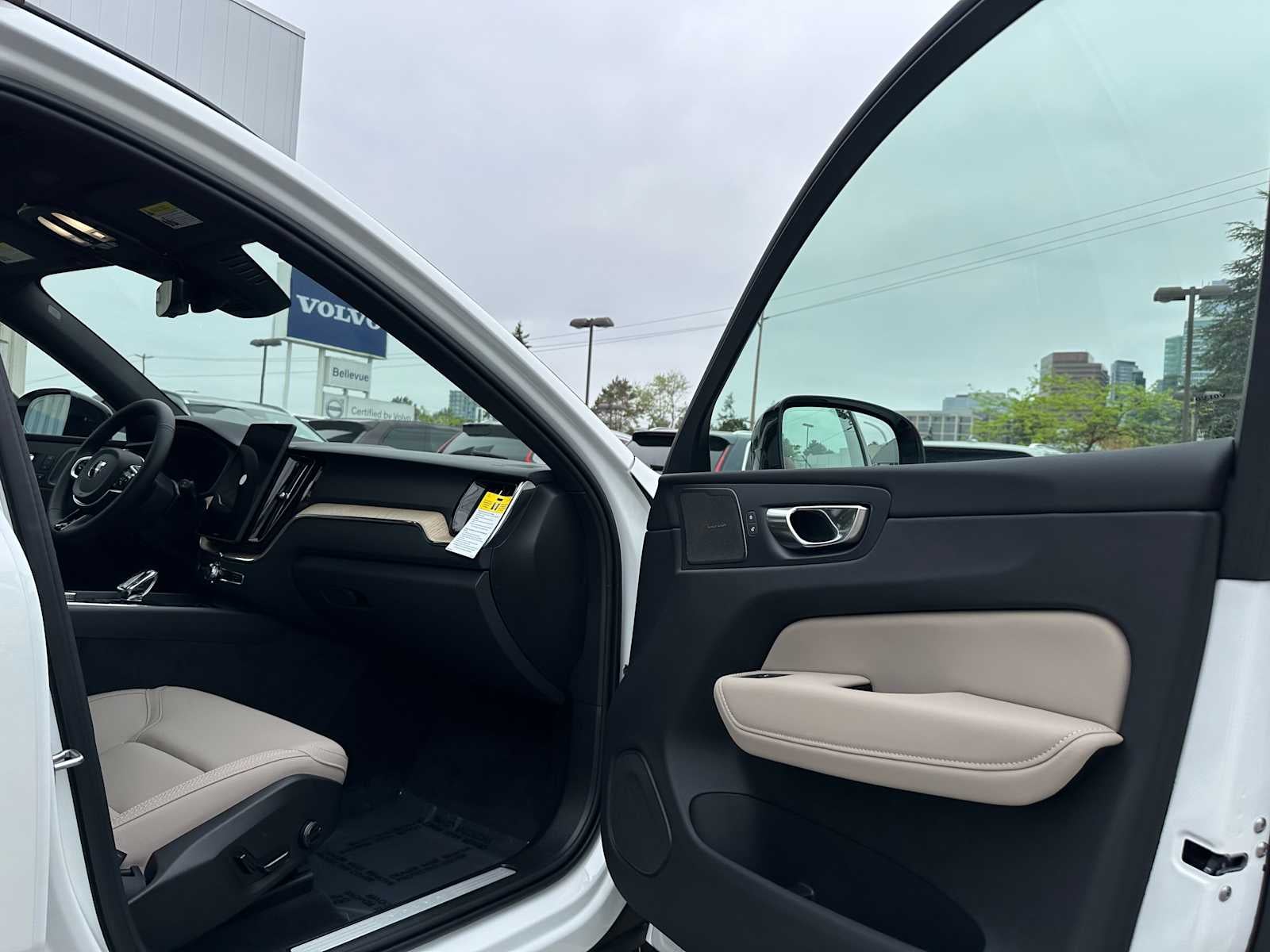 2026 Volvo XC60 Plug-In Hybrid Plus