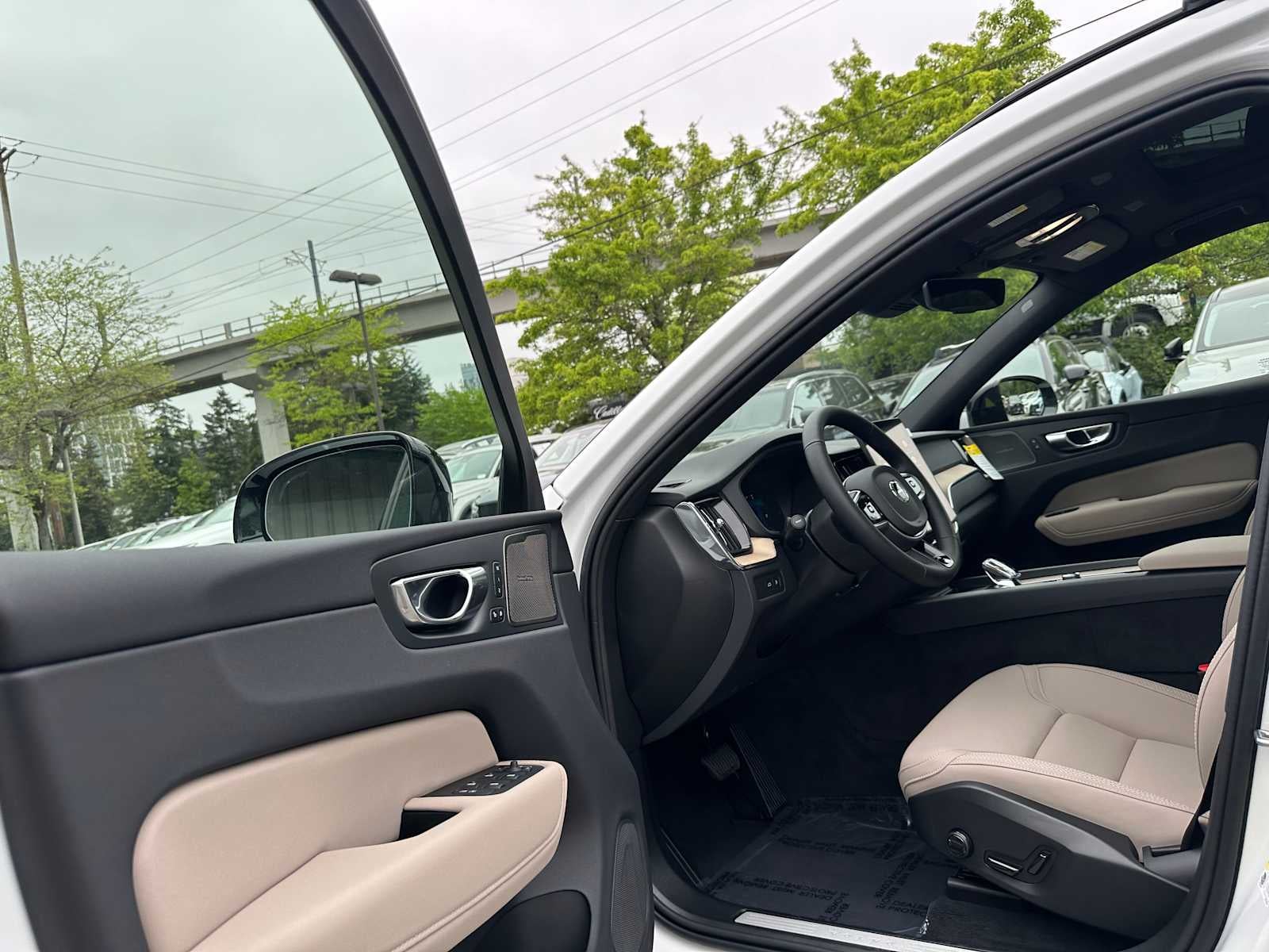 2026 Volvo XC60 Plug-In Hybrid Plus