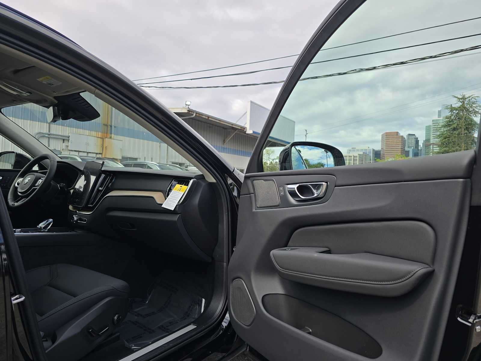 2026 Volvo XC60 Plug-In Hybrid Plus