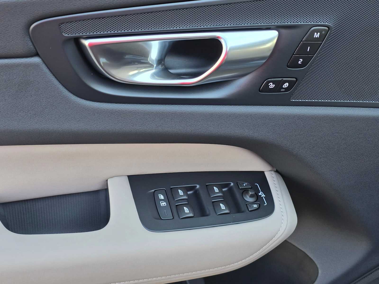 2026 Volvo XC60 Plug-In Hybrid Plus