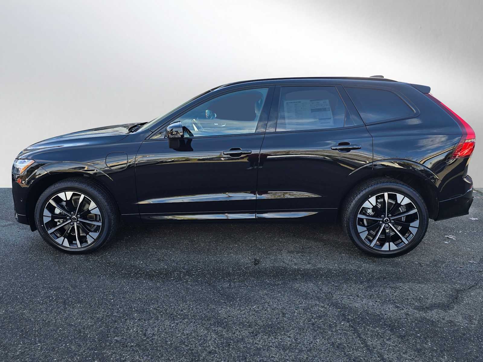 2026 Volvo XC60 Plug-In Hybrid Plus