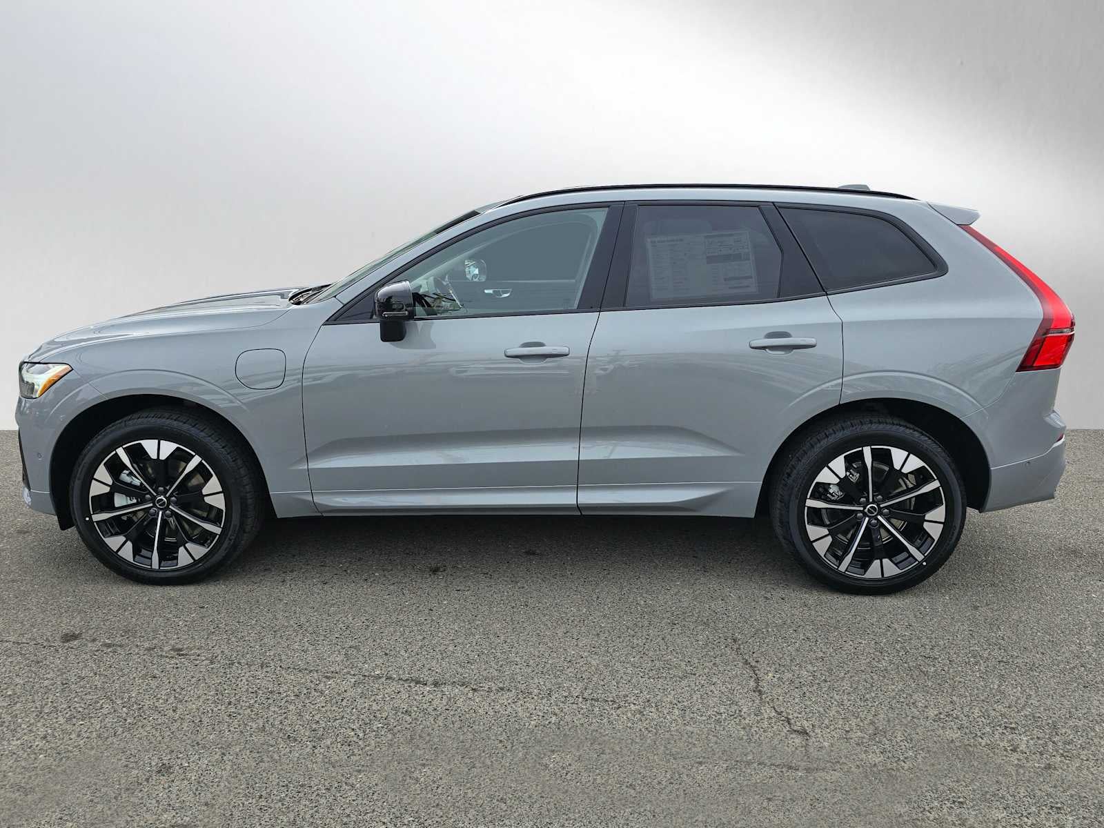 2026 Volvo XC60 Plug-In Hybrid Plus