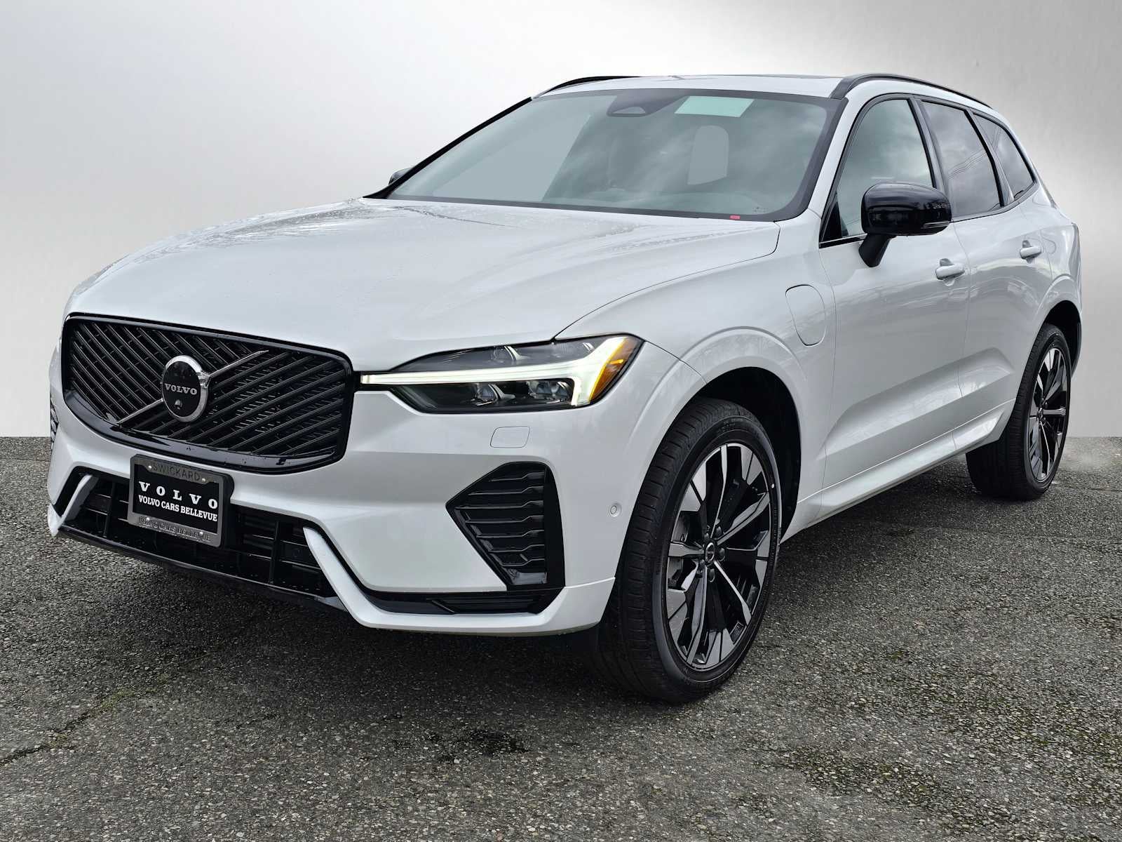 2026 Volvo XC60 Plug-In Hybrid Plus
