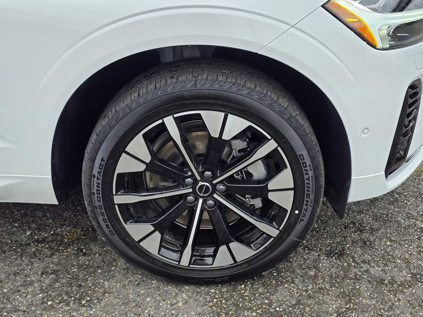 2026 Volvo XC60 Plug-In Hybrid Plus