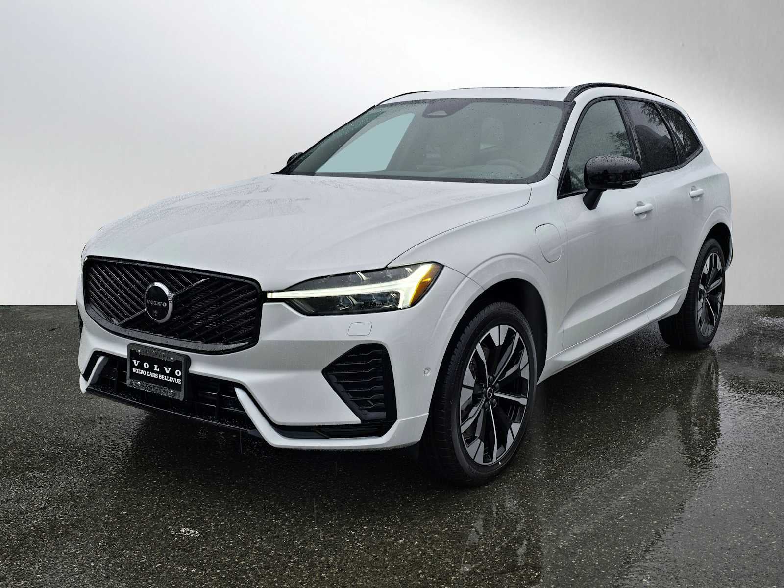 2026 Volvo XC60 Plug-In Hybrid Plus