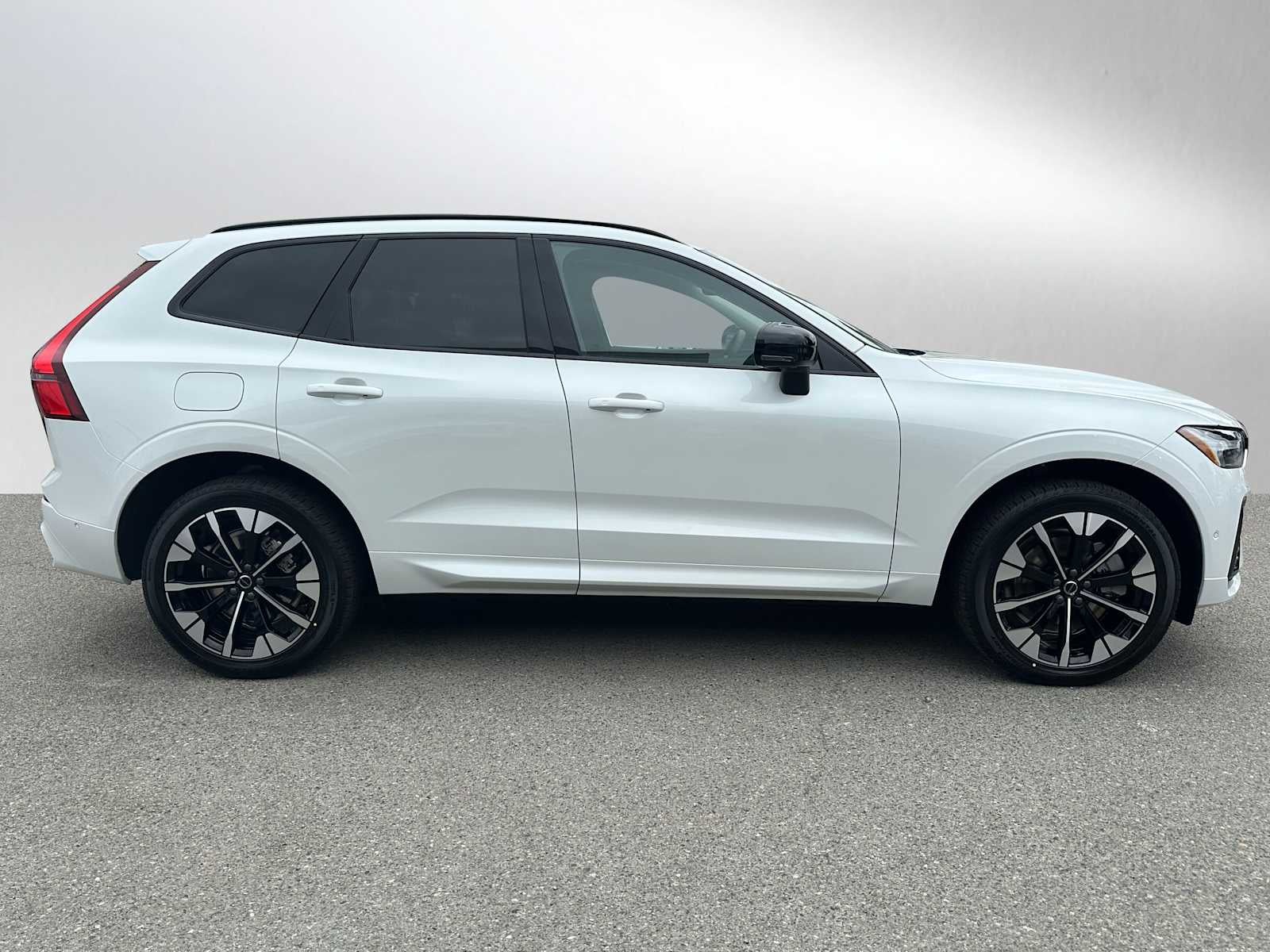 2026 Volvo XC60 Plug-In Hybrid Plus