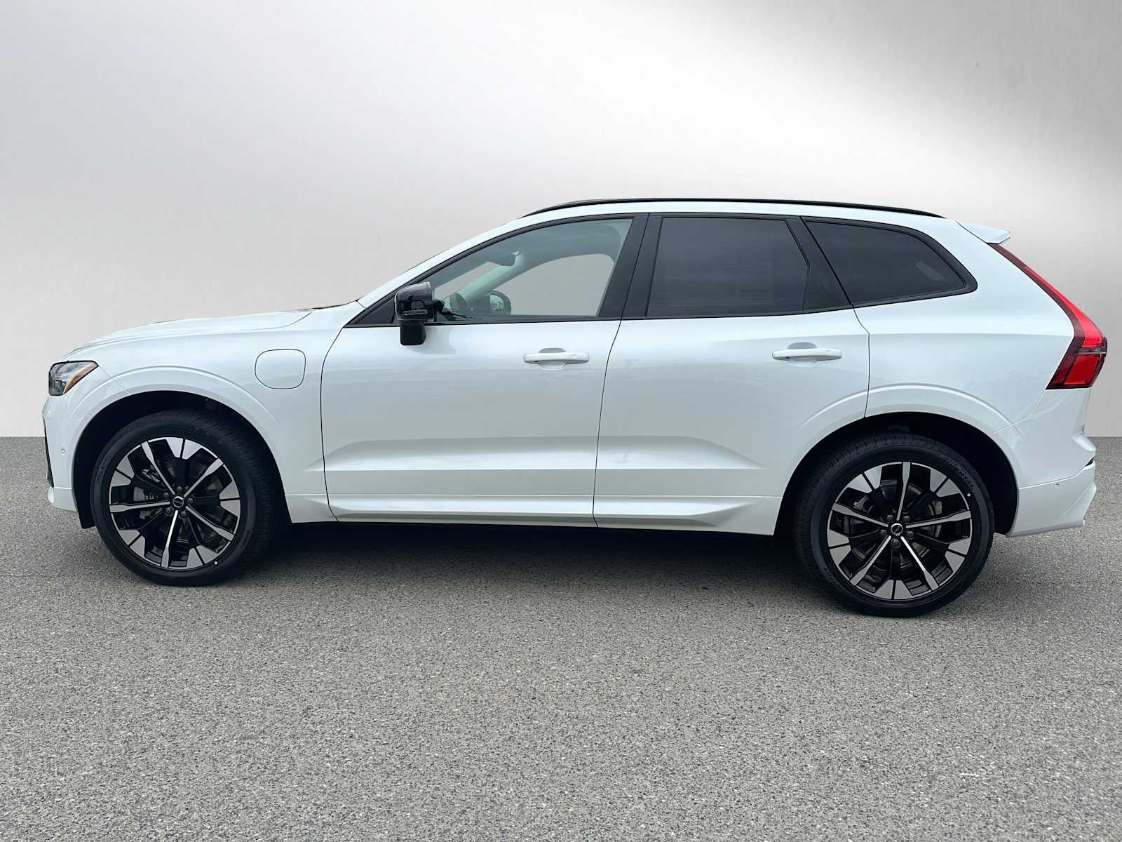 2026 Volvo XC60 Plug-In Hybrid Plus