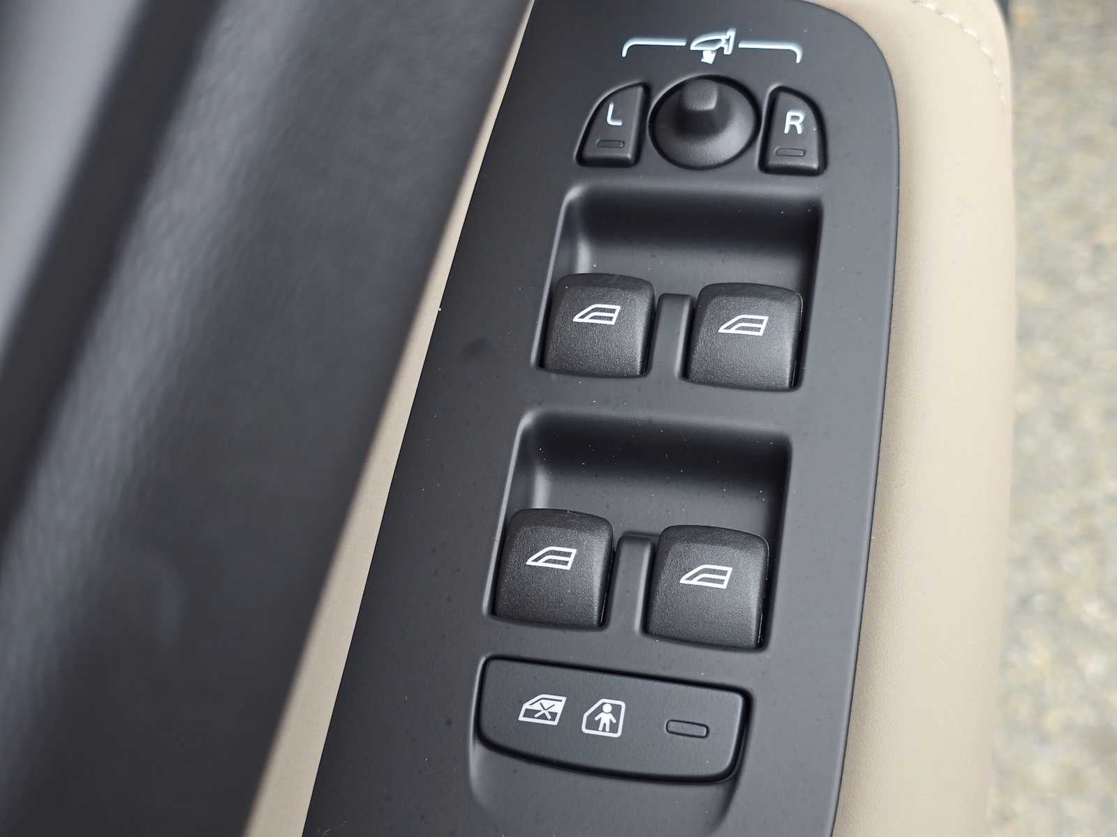 2026 Volvo XC60 Plug-In Hybrid Plus