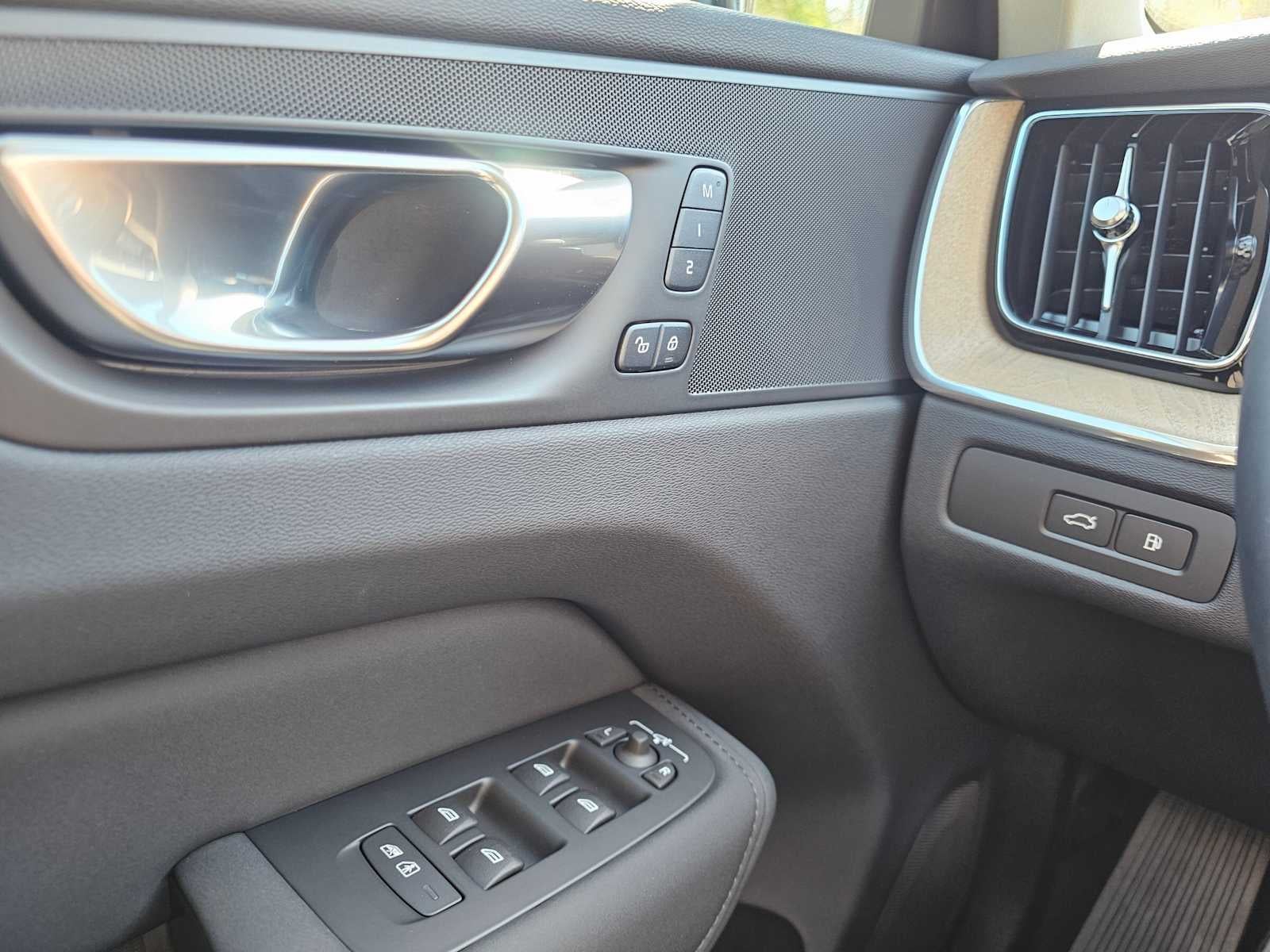 2026 Volvo XC60 Plug-In Hybrid Plus
