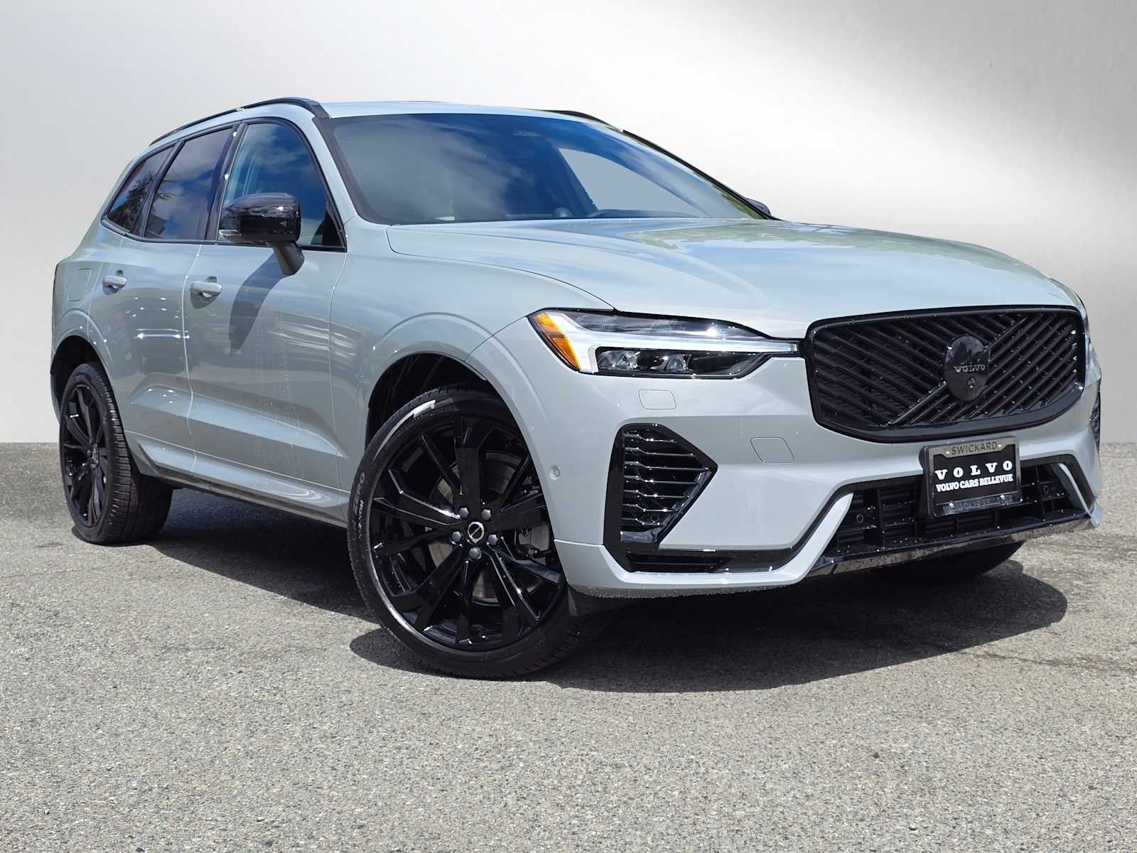 2026 Volvo XC60 Plug-In Hybrid Ultra Black Edition
