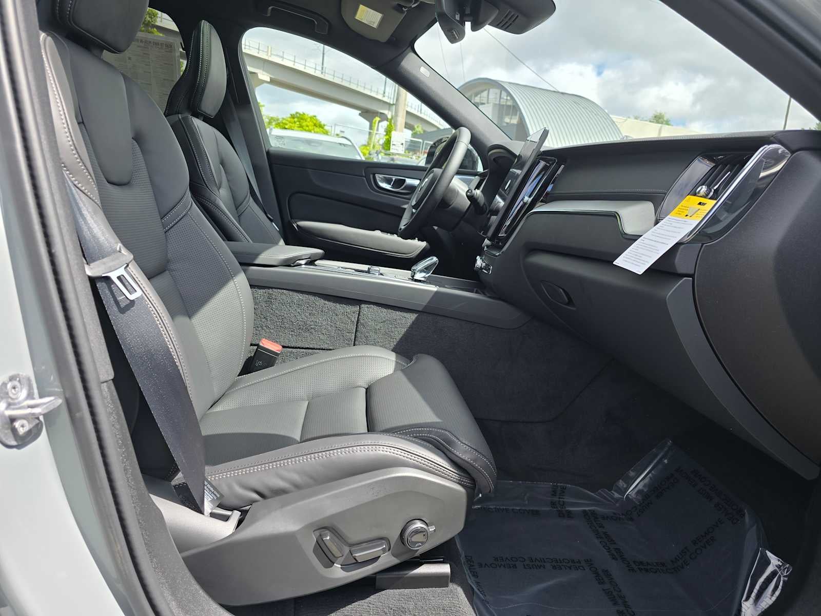 2026 Volvo XC60 Plug-In Hybrid Ultra Black Edition