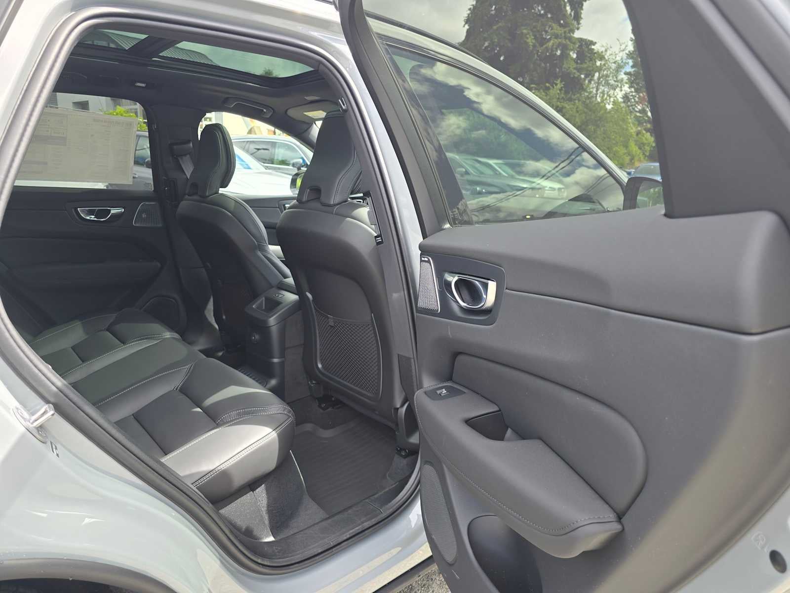2026 Volvo XC60 Plug-In Hybrid Ultra Black Edition
