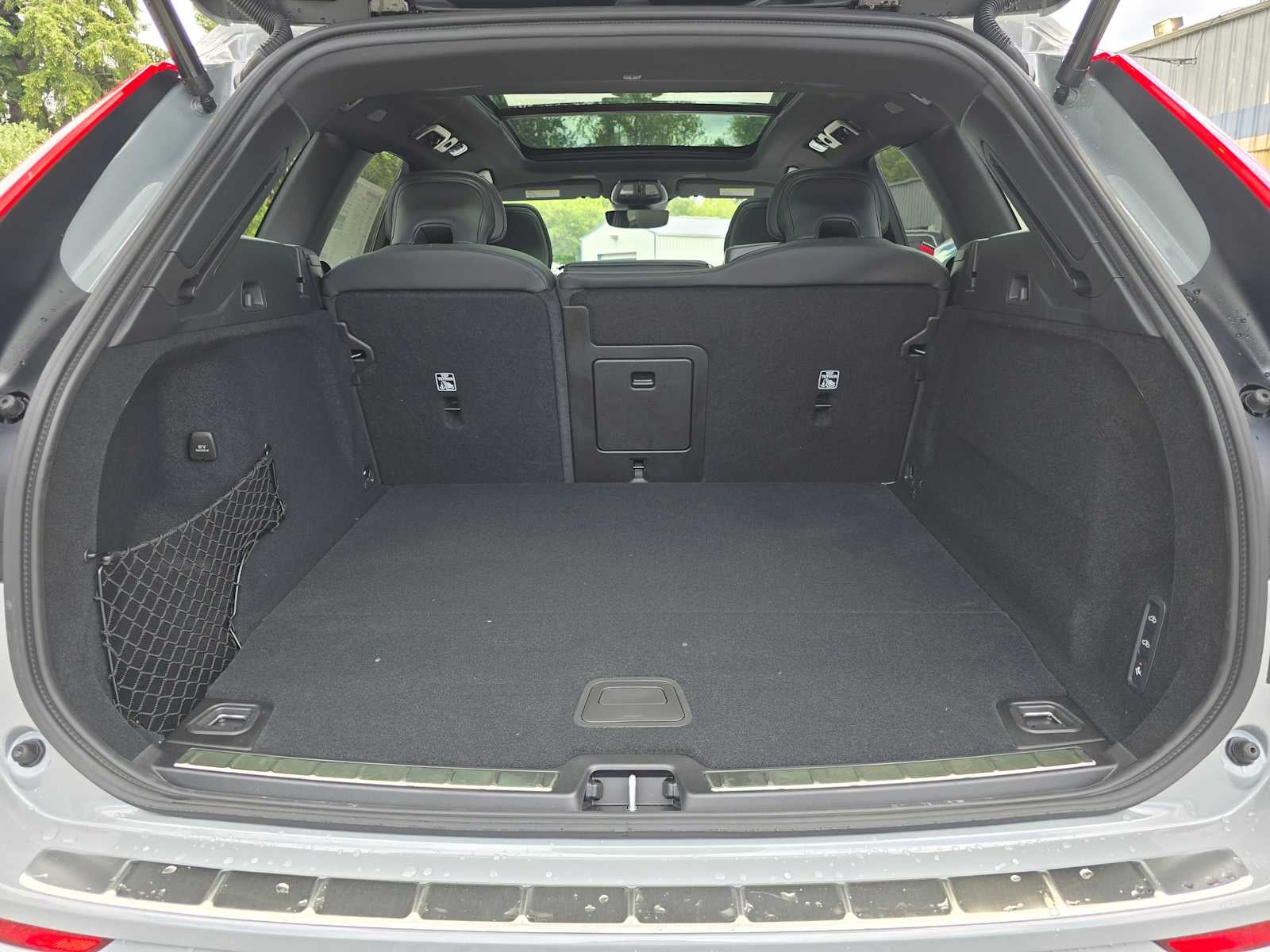 2026 Volvo XC60 Plug-In Hybrid Ultra Black Edition